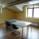 Na prenájom obch.-kancel. priestory s park. miestom v centre mesta BB