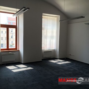 PRENÁJOM KANCELÁRIÍ, NÁMESTIE SNP B.BYSTRICA, 138 M2