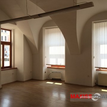 PRENÁJOM KANCELÁRIÍ, NÁMESTIE SNP B.BYSTRICA, 50 M2