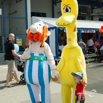 Rozprávkoví maskoti na prenájom - Obelix a Žirafa