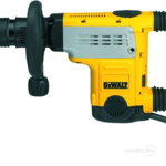 Na prenájom - Sekacie kladivo 7 kg - 14J Dewalt D25840