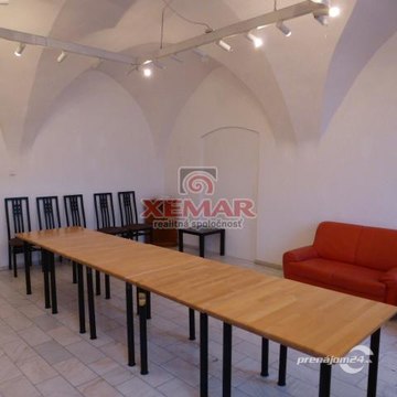 Na prenájom lukratívne kancel. priestory priemo v centre Banskej Bystrice